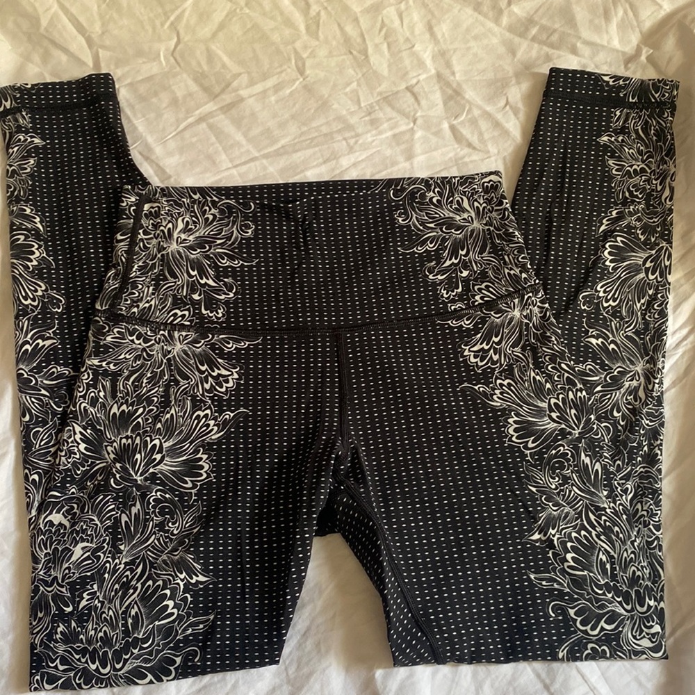 Lululemon Floral print down side legs. EXCLUSIVE design, rare